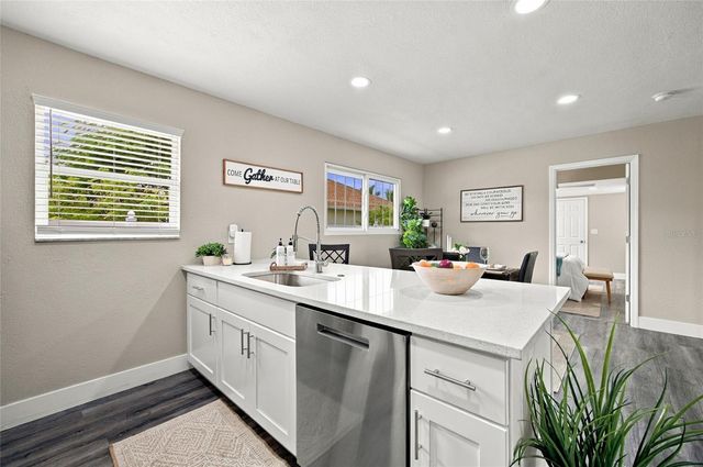 11985 MURRAY AVENUE, Seminole, FL 33778