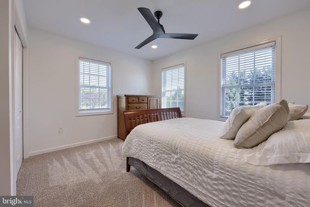 809 W BRUBAKER VALLEY RD, Lititz, PA 17543