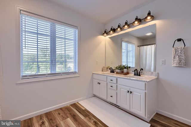 809 W BRUBAKER VALLEY RD, Lititz, PA 17543