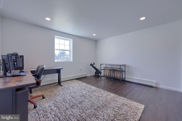809 W BRUBAKER VALLEY RD, Lititz, PA 17543