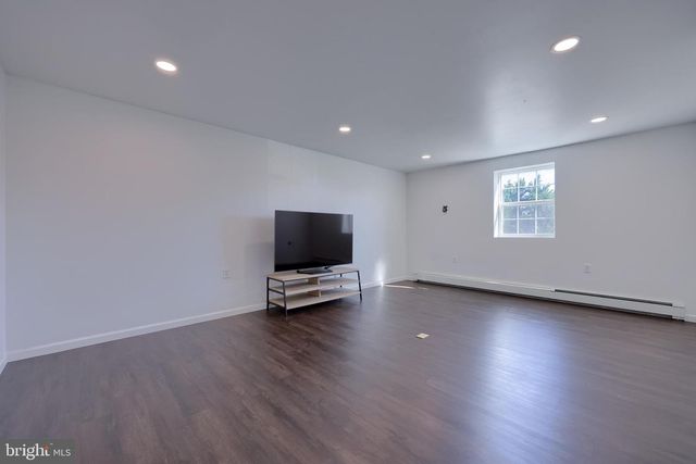 809 W BRUBAKER VALLEY RD, Lititz, PA 17543