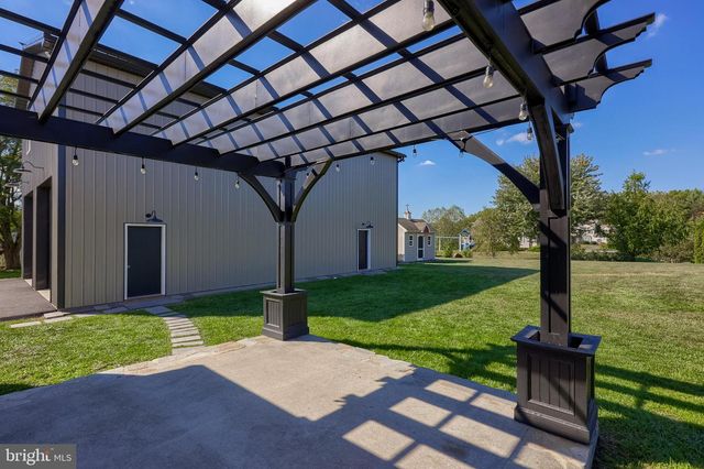 809 W BRUBAKER VALLEY RD, Lititz, PA 17543