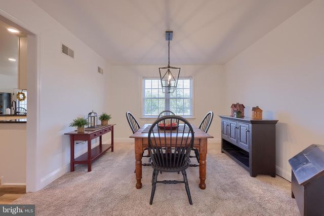 809 W BRUBAKER VALLEY RD, Lititz, PA 17543