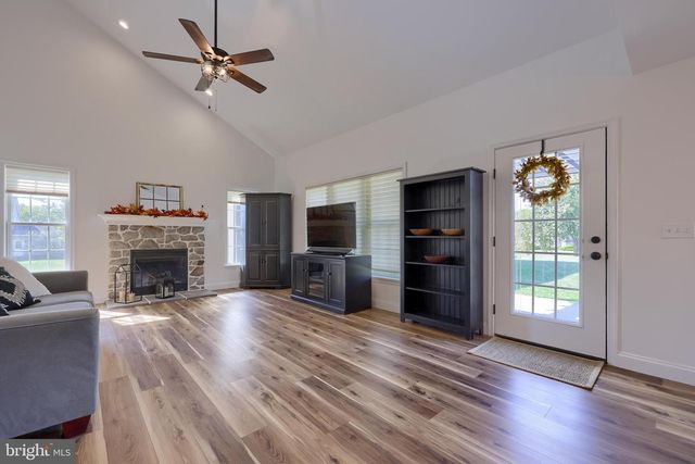 809 W BRUBAKER VALLEY RD, Lititz, PA 17543