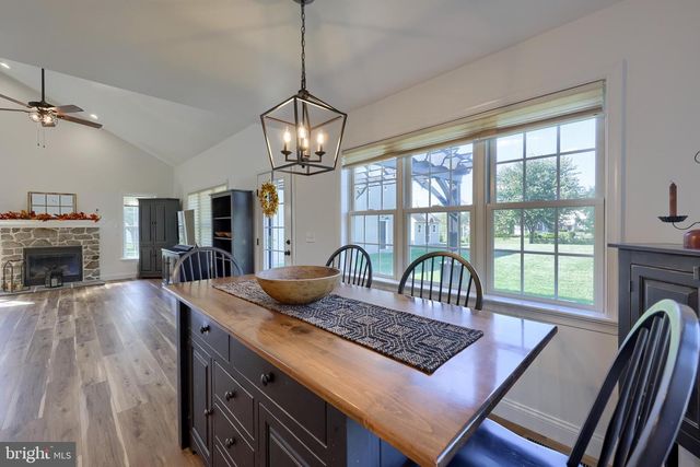 809 W BRUBAKER VALLEY RD, Lititz, PA 17543