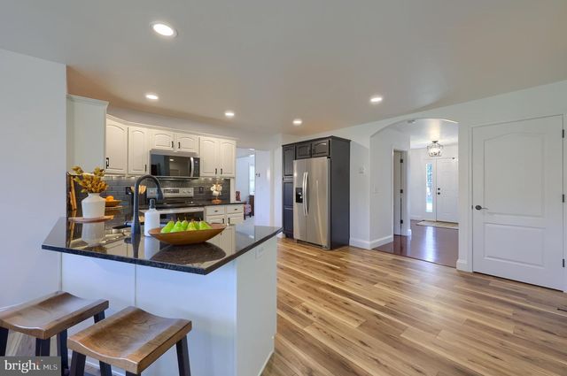 809 W BRUBAKER VALLEY RD, Lititz, PA 17543