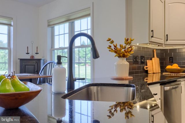 809 W BRUBAKER VALLEY RD, Lititz, PA 17543