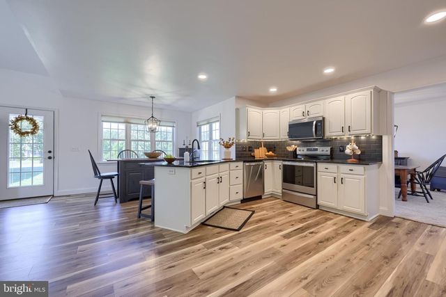 809 W BRUBAKER VALLEY RD, Lititz, PA 17543
