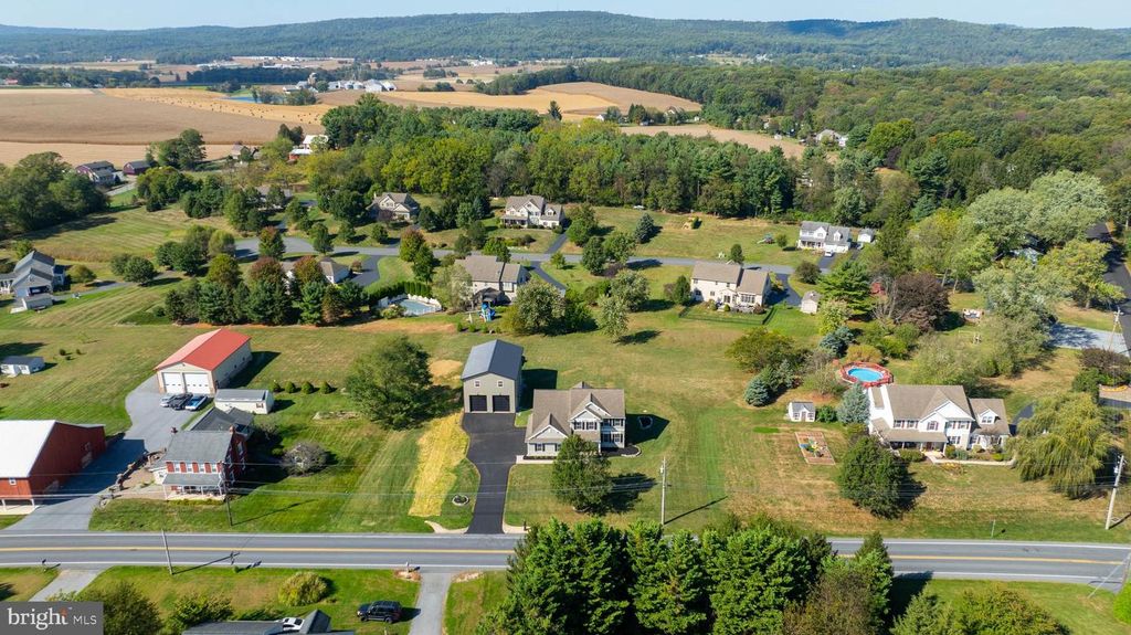 809 W BRUBAKER VALLEY RD, Lititz, PA 17543