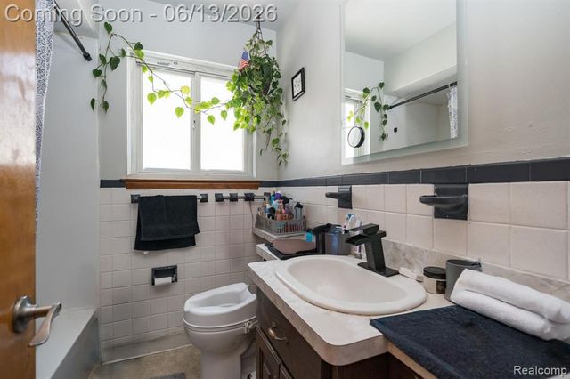 4929 Dudley Street, Dearborn Heights, MI 48125