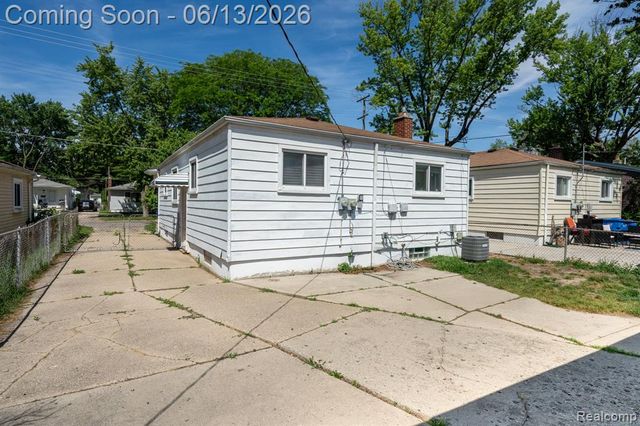 4929 Dudley Street, Dearborn Heights, MI 48125