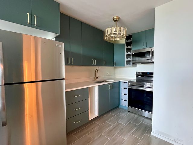 4250 N Marine Drive 832, Chicago, IL 60613
