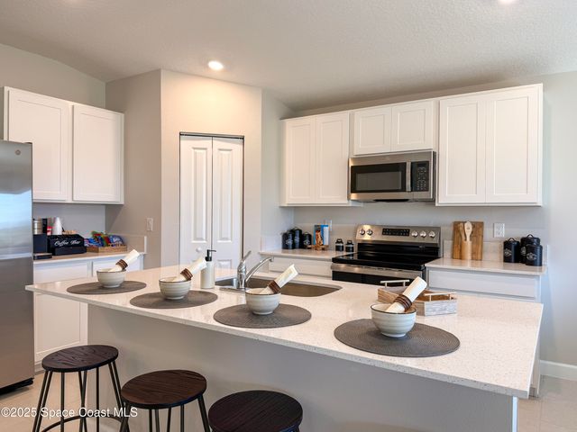 449 Haleybury Street SW, Palm Bay, FL 32908