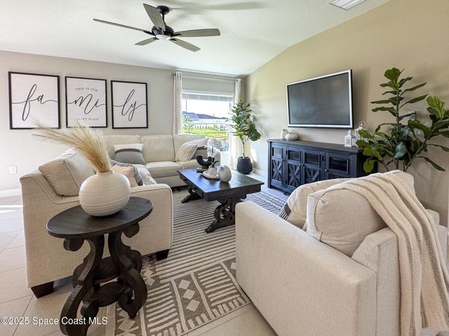 449 Haleybury Street SW, Palm Bay, FL 32908