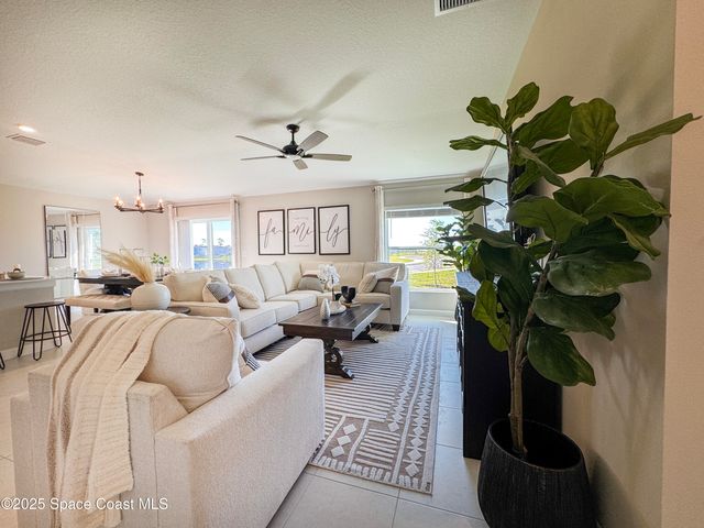 449 Haleybury Street SW, Palm Bay, FL 32908