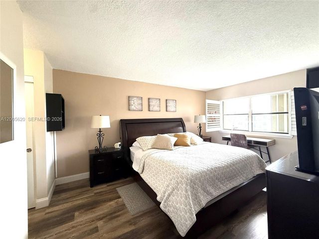 230 Lakeview Dr 307, Weston, FL 33326