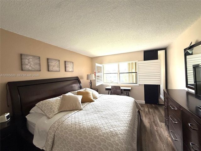 230 Lakeview Dr 307, Weston, FL 33326