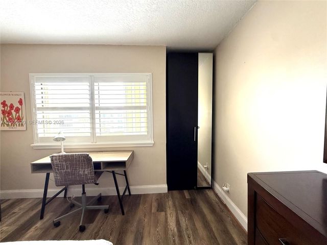 230 Lakeview Dr 307, Weston, FL 33326