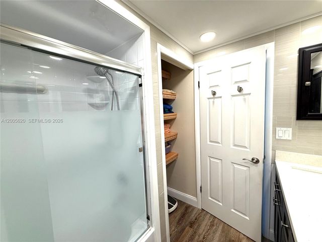 230 Lakeview Dr 307, Weston, FL 33326