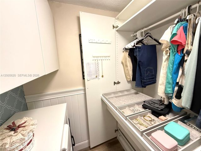 230 Lakeview Dr 307, Weston, FL 33326