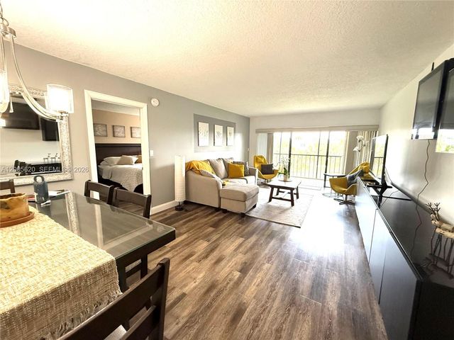 230 Lakeview Dr 307, Weston, FL 33326