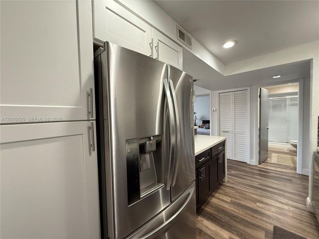 230 Lakeview Dr 307, Weston, FL 33326