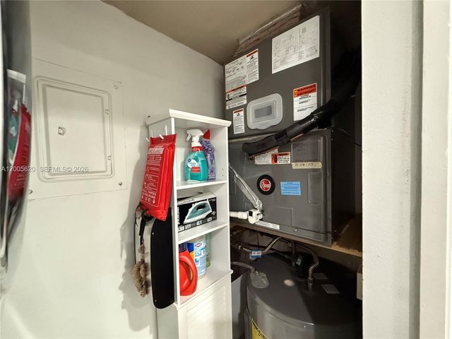 230 Lakeview Dr 307, Weston, FL 33326