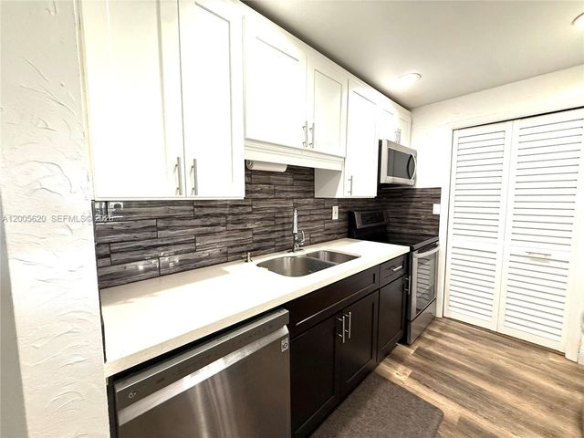 230 Lakeview Dr 307, Weston, FL 33326