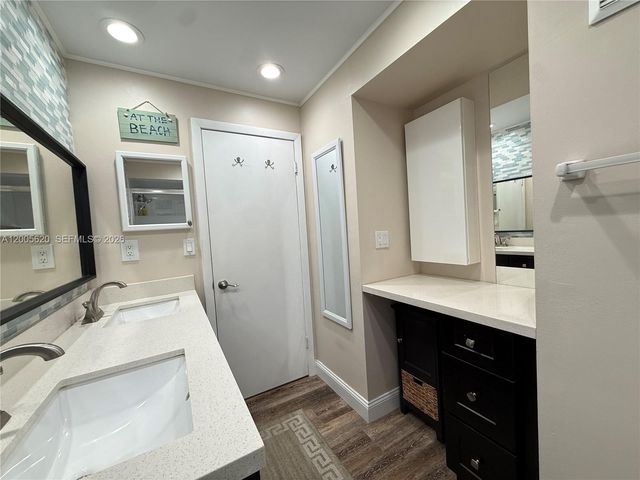 230 Lakeview Dr 307, Weston, FL 33326