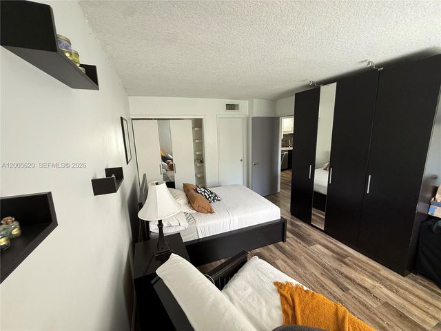 230 Lakeview Dr 307, Weston, FL 33326