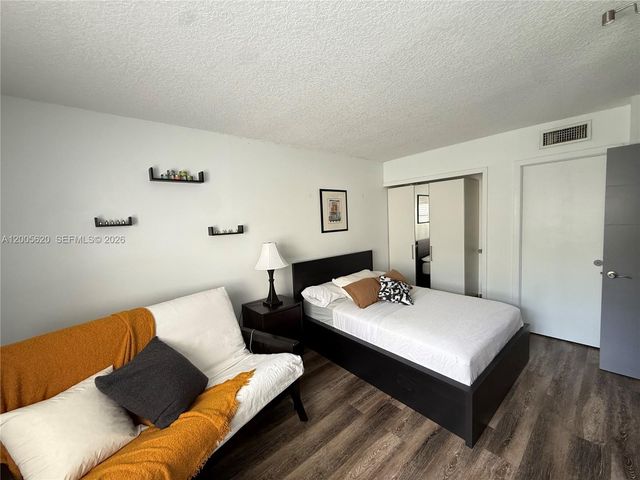 230 Lakeview Dr 307, Weston, FL 33326