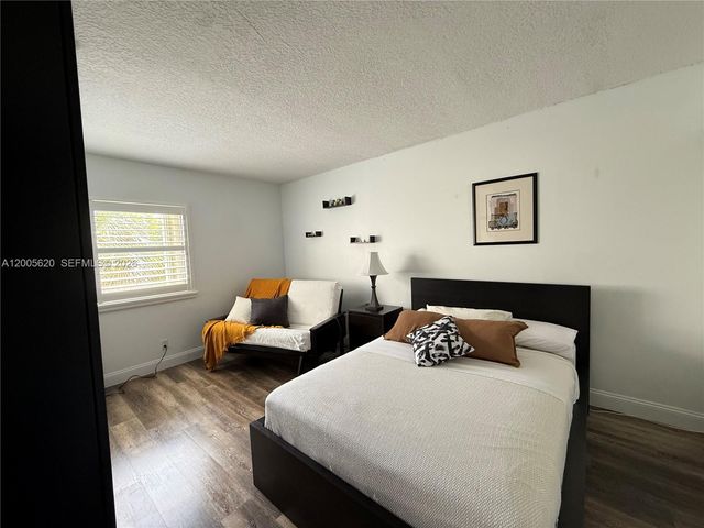 230 Lakeview Dr 307, Weston, FL 33326