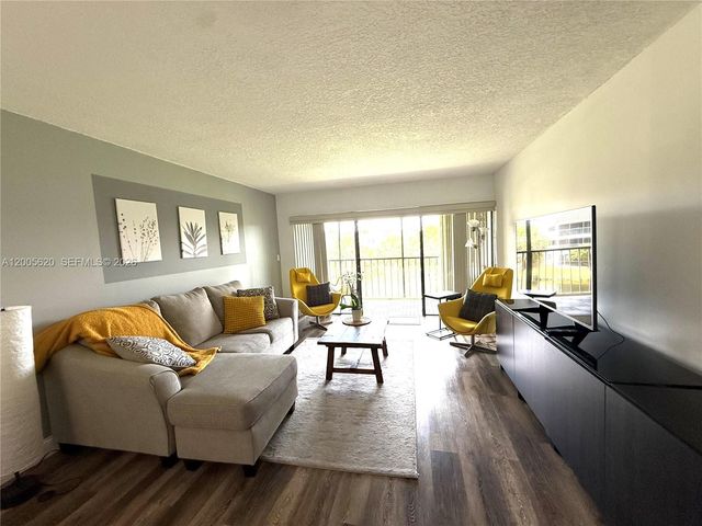 230 Lakeview Dr 307, Weston, FL 33326