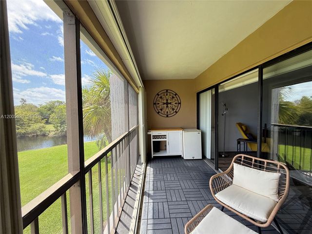 230 Lakeview Dr 307, Weston, FL 33326