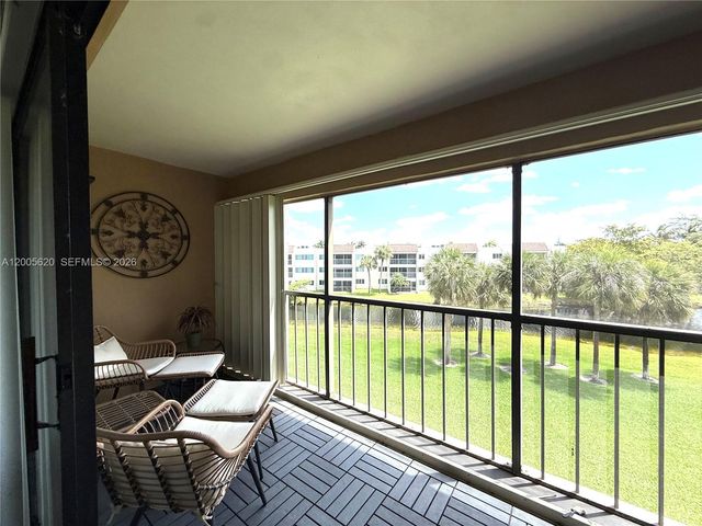 230 Lakeview Dr 307, Weston, FL 33326