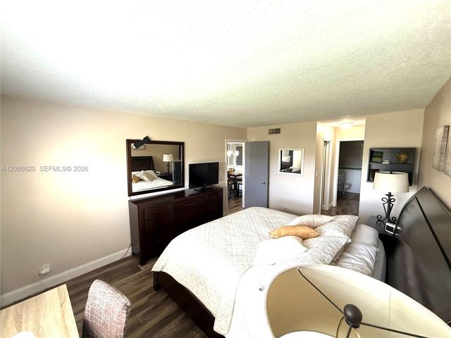 230 Lakeview Dr 307, Weston, FL 33326