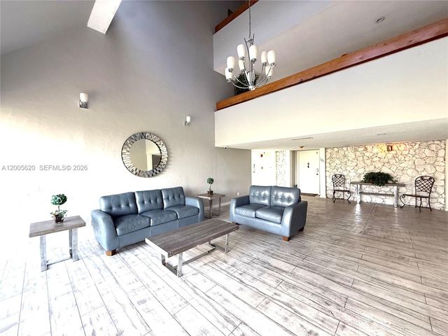 230 Lakeview Dr 307, Weston, FL 33326