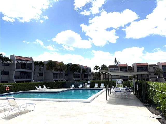 230 Lakeview Dr 307, Weston, FL 33326