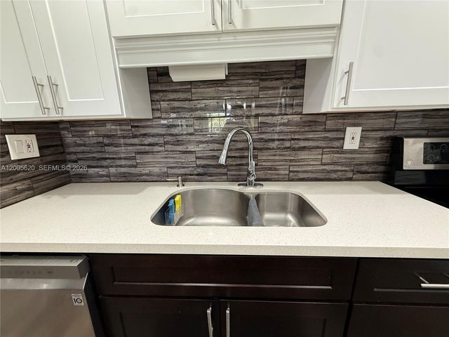 230 Lakeview Dr 307, Weston, FL 33326