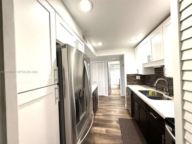 230 Lakeview Dr 307, Weston, FL 33326