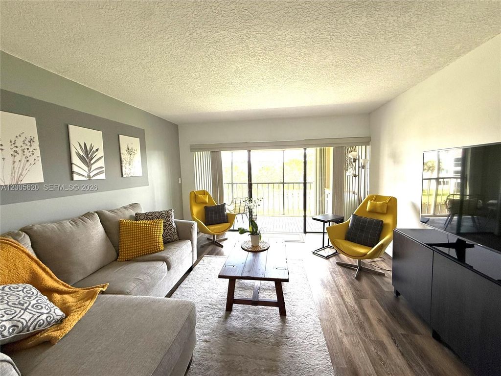 230 Lakeview Dr 307, Weston, FL 33326