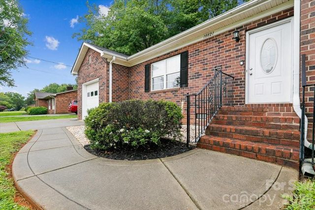 10821 S Hampton Drive, Charlotte, NC 28227