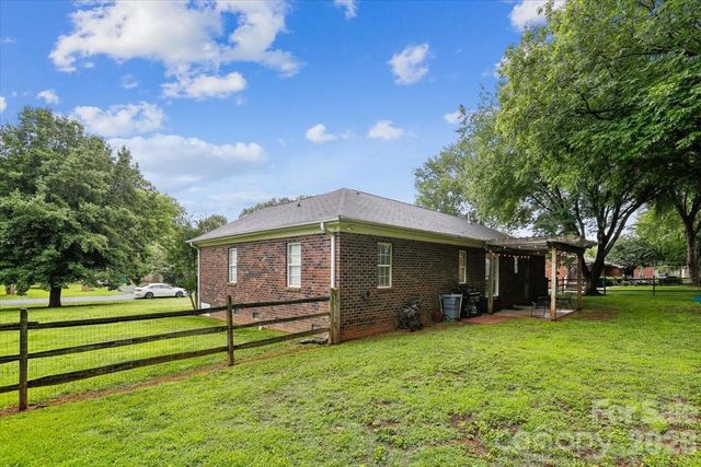 10821 S Hampton Drive, Charlotte, NC 28227