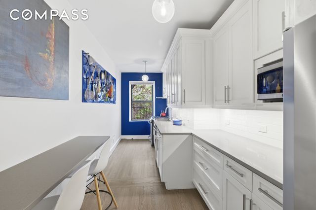357 W 55th St Apt 4B, New York City, NY 10019