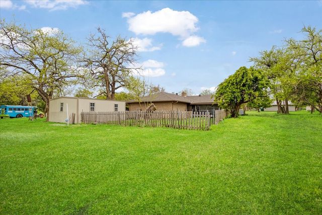 110 Bois D Arc Street, Tom Bean, TX 75491