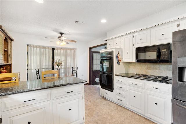 110 Bois D Arc Street, Tom Bean, TX 75491