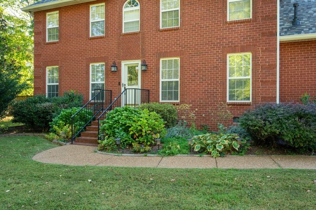 311 Orchard Park Dr, White House, TN 37188