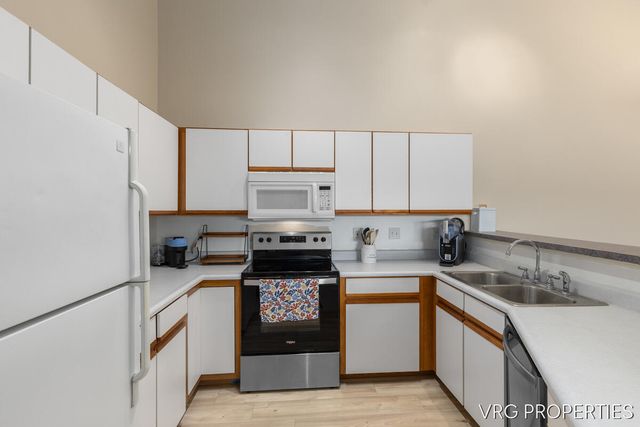 8354 N Jasonville Court Se 46, Caledonia Twp, MI 49316