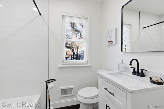 18500 Biltmore Street, Detroit, MI 48235