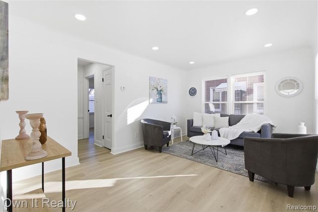 18500 Biltmore Street, Detroit, MI 48235